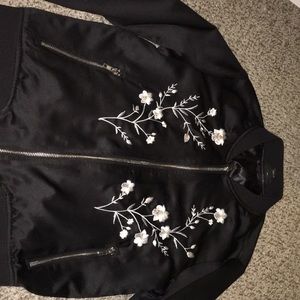 Bomber jacket w/ embroidered flowers